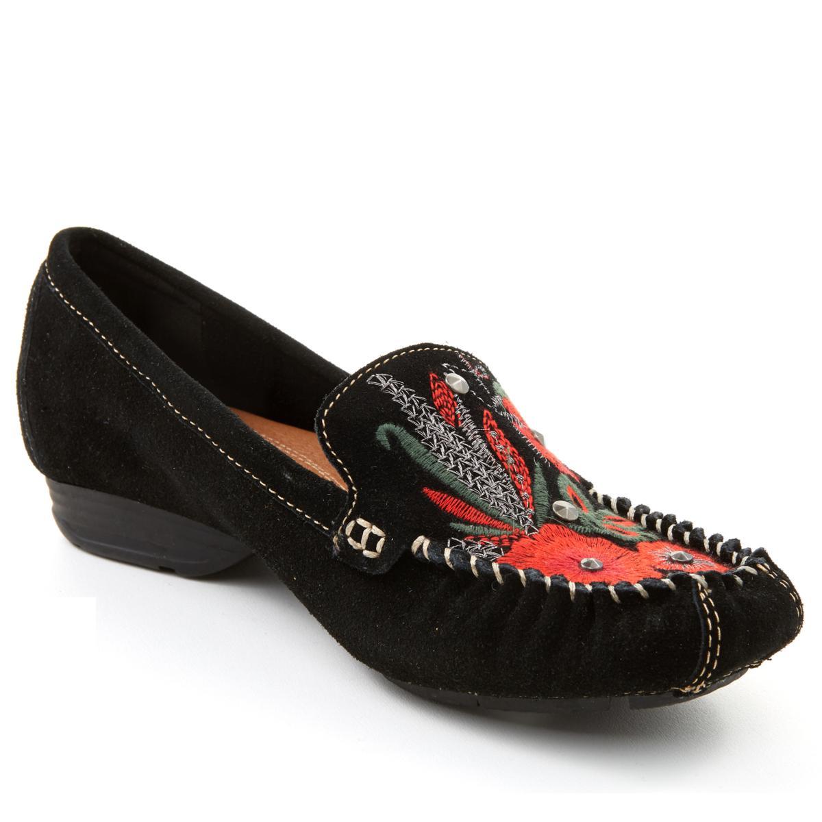 Baretraps Otella Embroidered Suede Loafer Gosass 7508